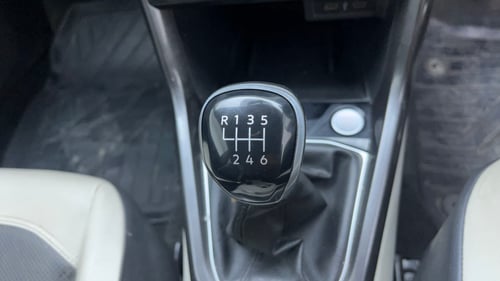 Used 2023 Volkswagen Taigun Topline 1.0 TSI MT Petrol Manual interior GEAR  KNOB VIEW
