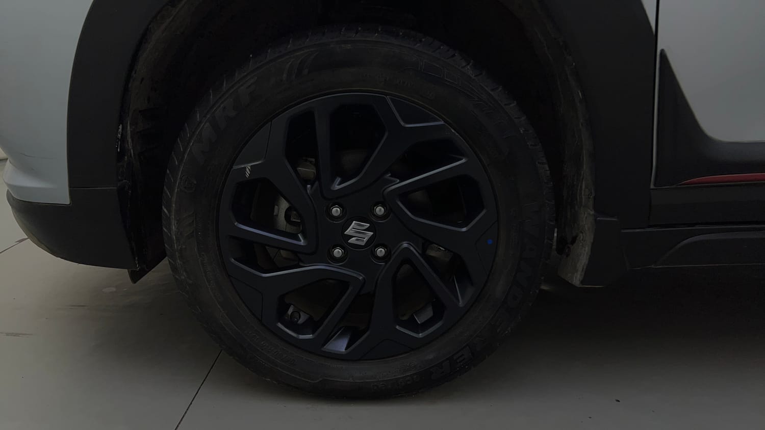 Used 2024 Maruti Suzuki Fronx Delta Plus (O) 1.2L MT Petrol Manual tyres LEFT FRONT TYRE RIM VIEW