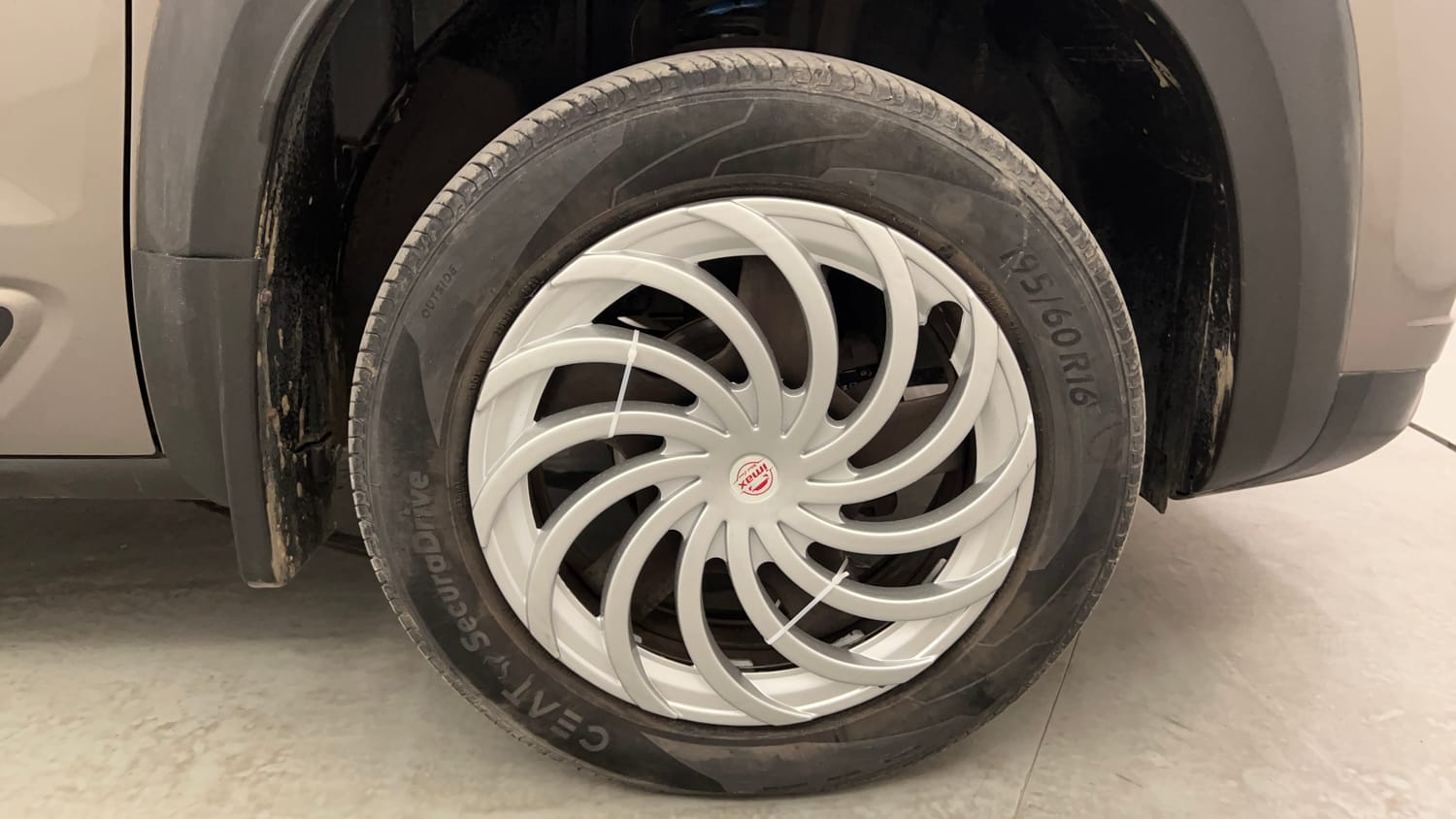 Used 2021 Renault Kiger RXT AMT Petrol Automatic tyres RIGHT FRONT TYRE RIM VIEW
