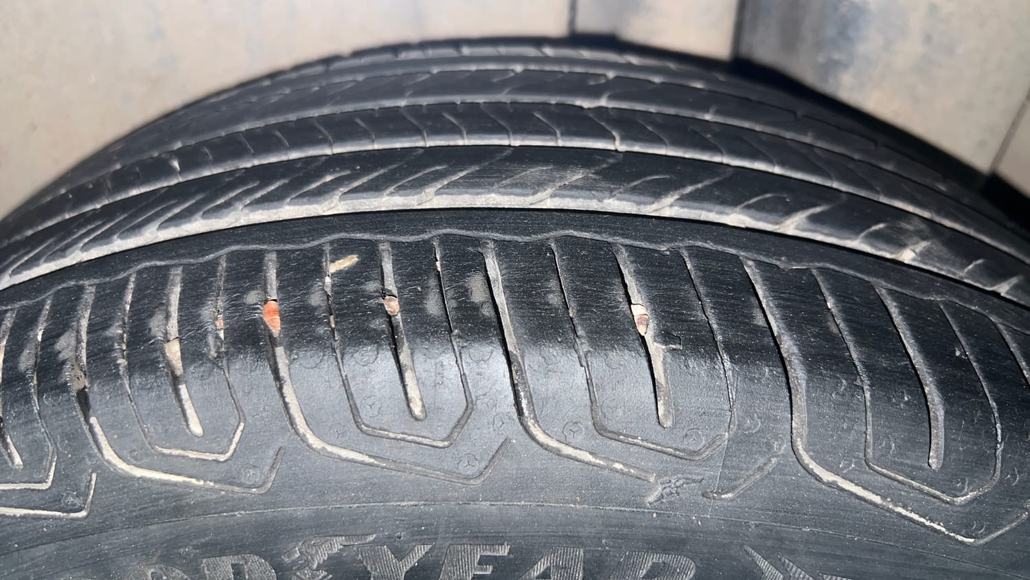 Used 2018 Maruti Suzuki Ciaz Alpha Hybrid 1.5 AT Petrol Automatic tyres LEFT REAR TYRE TREAD VIEW