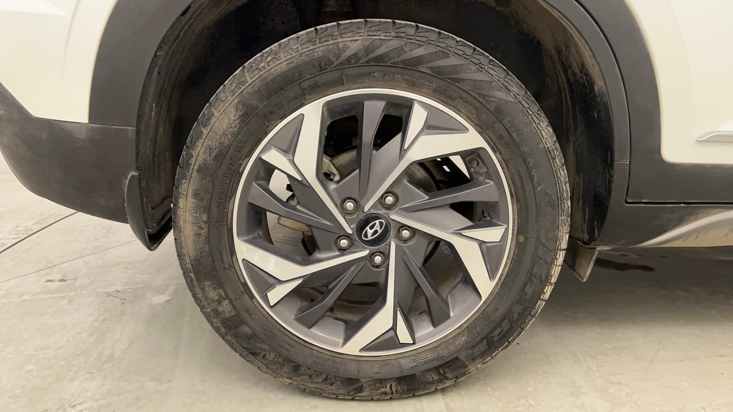 Used 2023 Hyundai Creta SX (O) 1.5 Petrol IVT Petrol Automatic tyres RIGHT REAR TYRE RIM VIEW