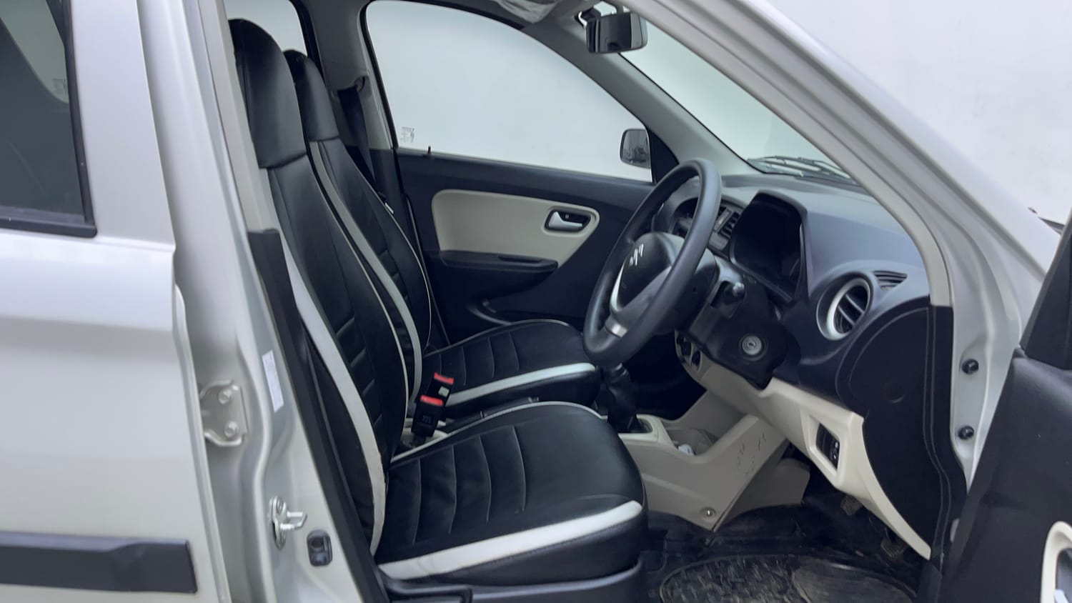 Used 2021 Maruti Suzuki Alto 800 LXi Petrol Manual interior RIGHT SIDE FRONT DOOR CABIN VIEW