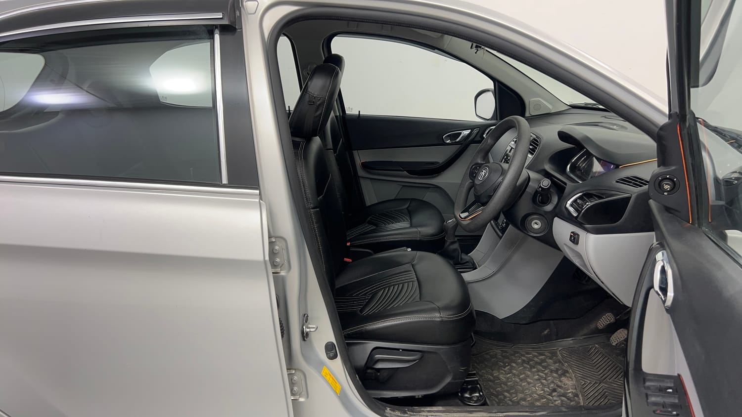 Used 2020 Tata Tiago Revotron XZ Plus Cng (outside fitted) Cng Manual interior RIGHT SIDE FRONT DOOR CABIN VIEW