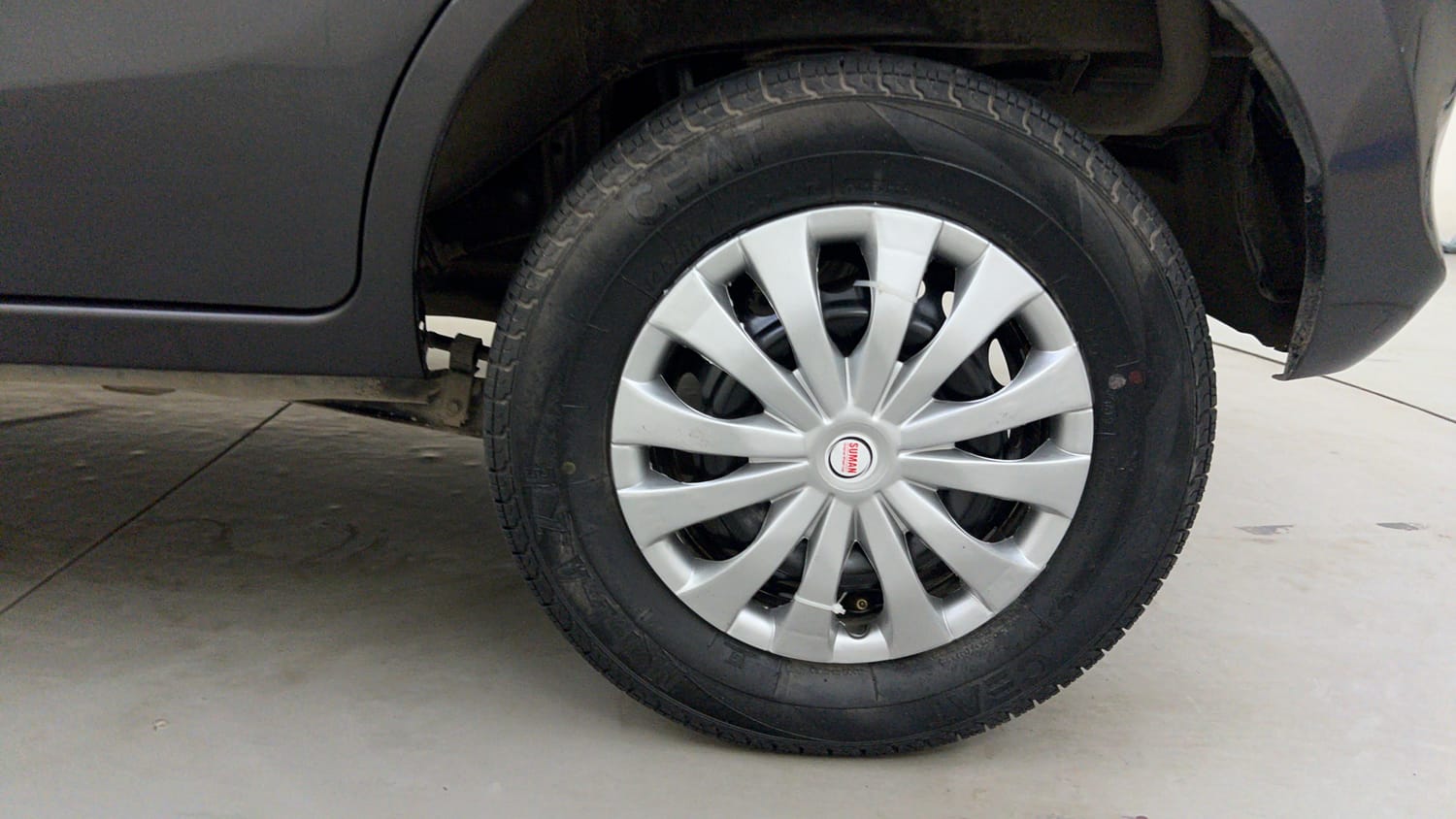 Used 2014 Maruti Suzuki Alto 800 Lxi Petrol Manual tyres LEFT REAR TYRE RIM VIEW