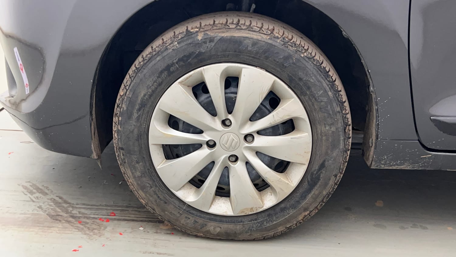 Used 2018 Maruti Suzuki Baleno Delta 1.2 Petrol Manual tyres LEFT FRONT TYRE RIM VIEW
