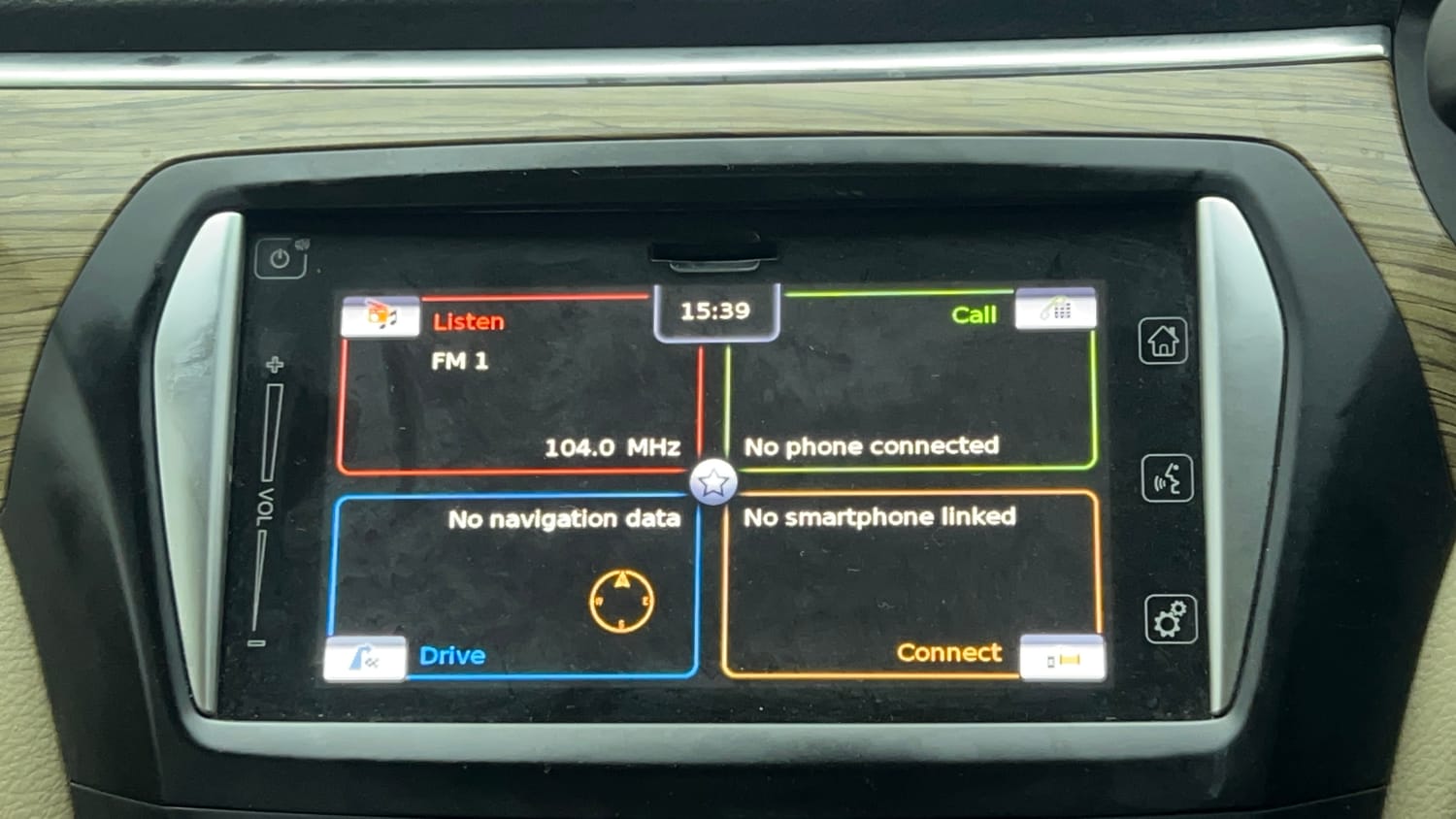 Used 2018 Maruti Suzuki Ciaz Alpha Hybrid 1.5 AT Petrol Automatic top_features Touch screen infotainment system