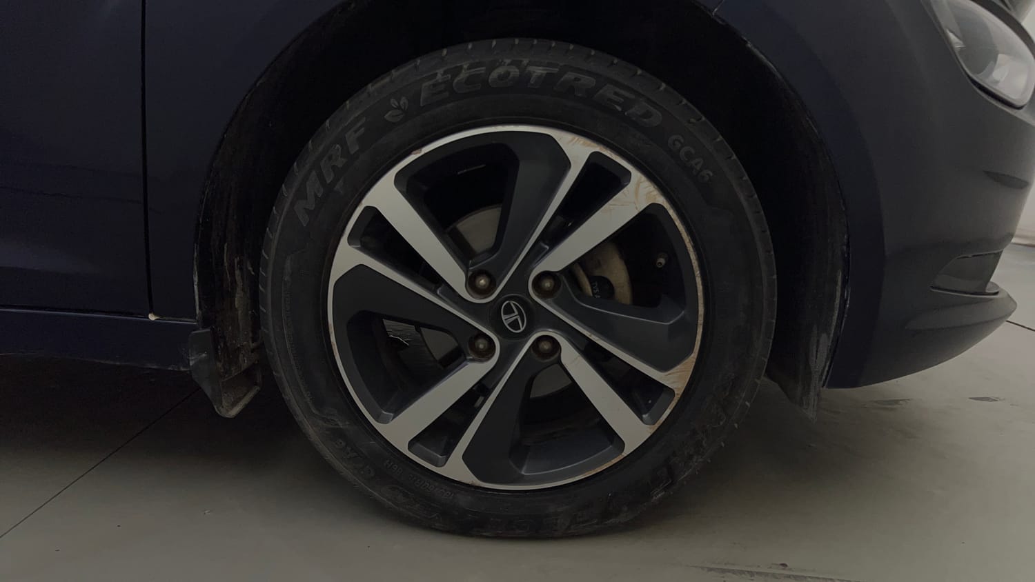 Used 2023 Tata Altroz XZ Diesel Diesel Manual tyres RIGHT FRONT TYRE RIM VIEW