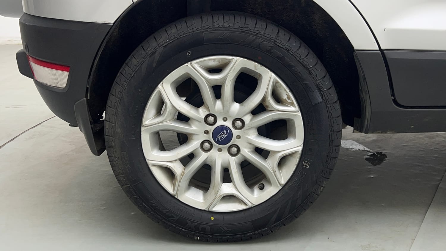 Used 2016 Ford EcoSport Titanium 1.5L Ti-VCT AT Petrol Automatic tyres RIGHT REAR TYRE RIM VIEW
