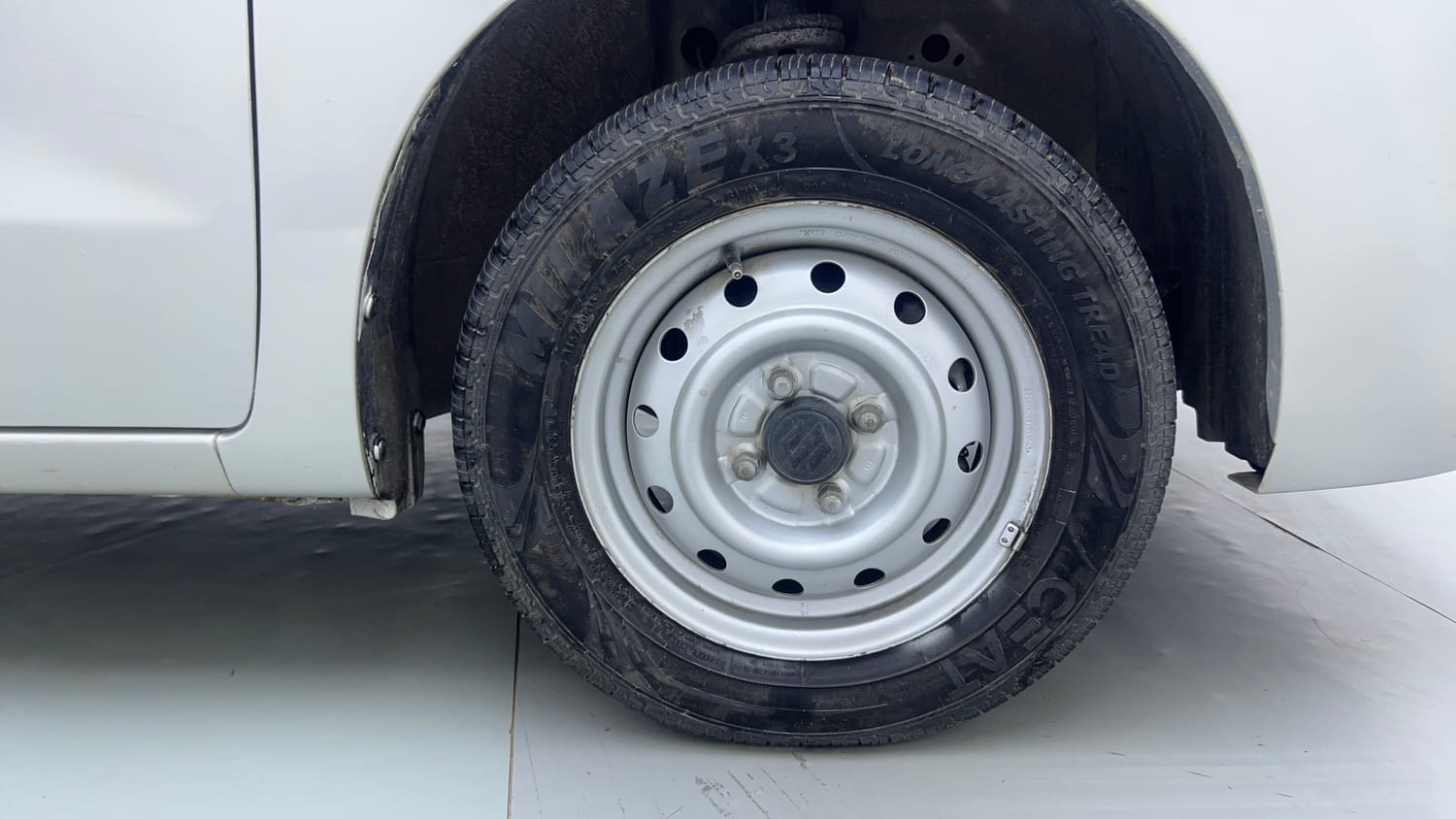 Used 2016 Maruti Suzuki Wagon R LXI CNG Cng Manual tyres RIGHT FRONT TYRE RIM VIEW