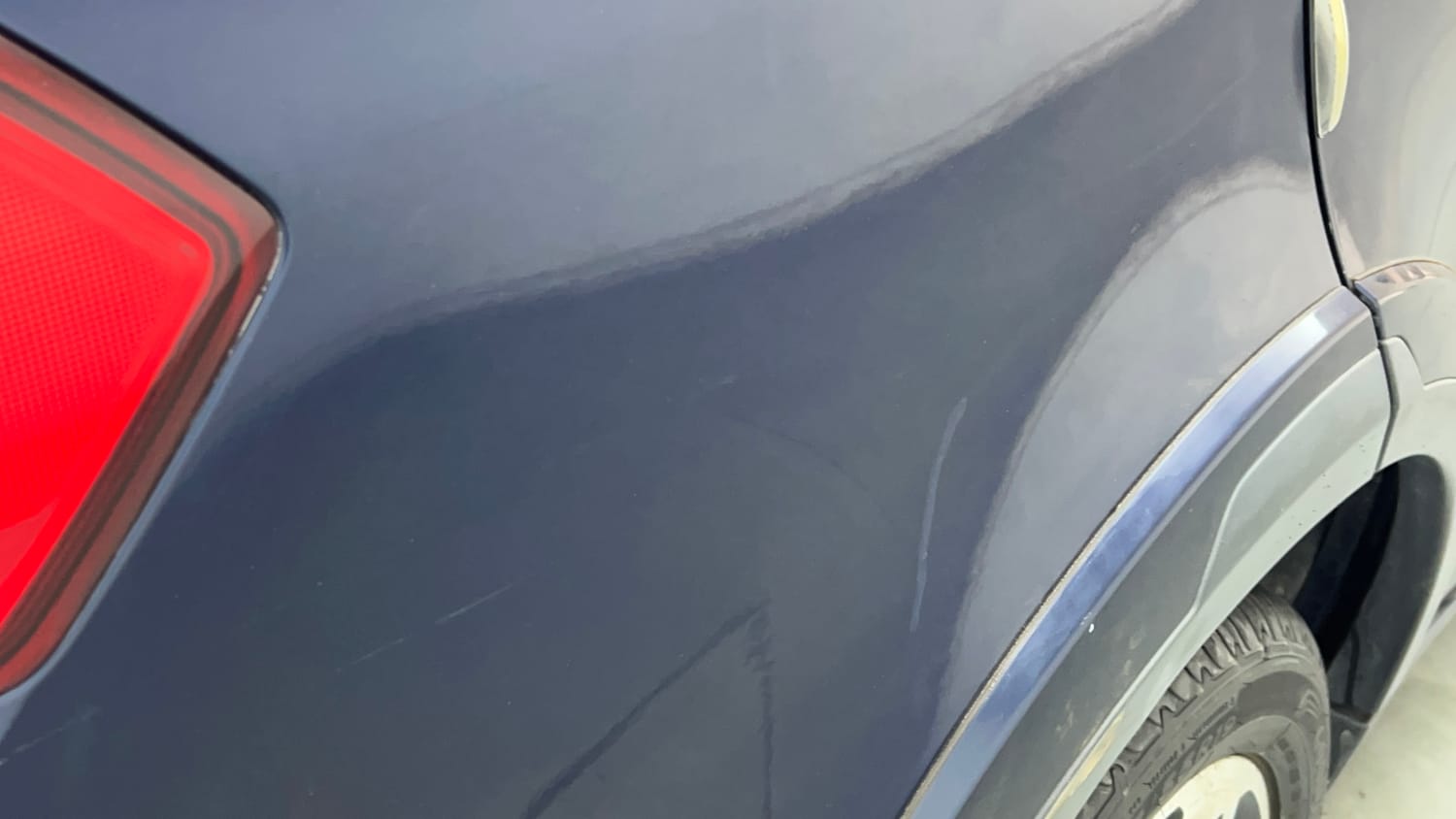 Used 2018 Tata Hexa XTA 4x2 7 STR Diesel Automatic dents MINOR SCRATCH