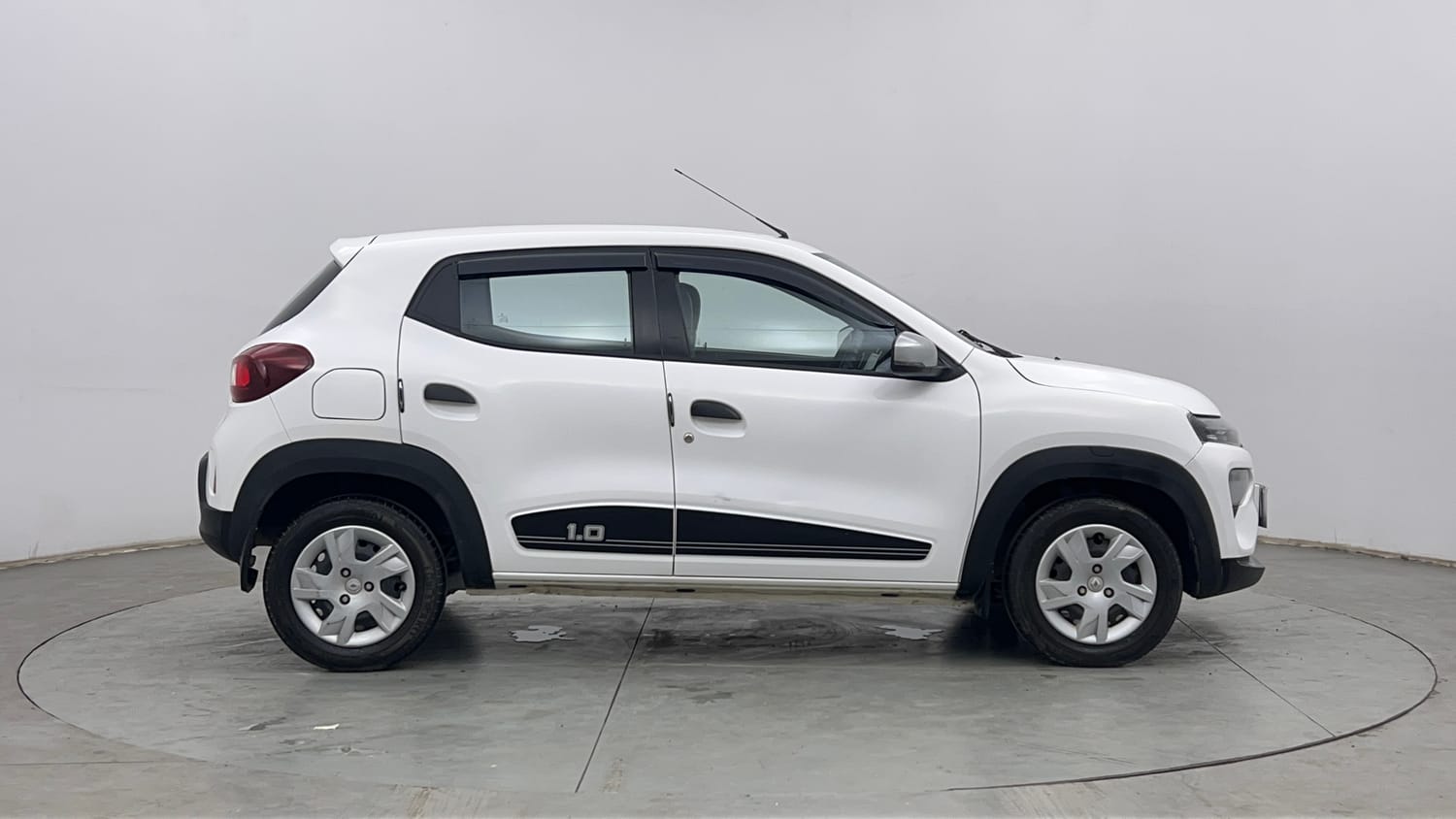 Used 2024 Renault Kwid RXT 1.0 AMT Petrol Automatic exterior RIGHT SIDE VIEW