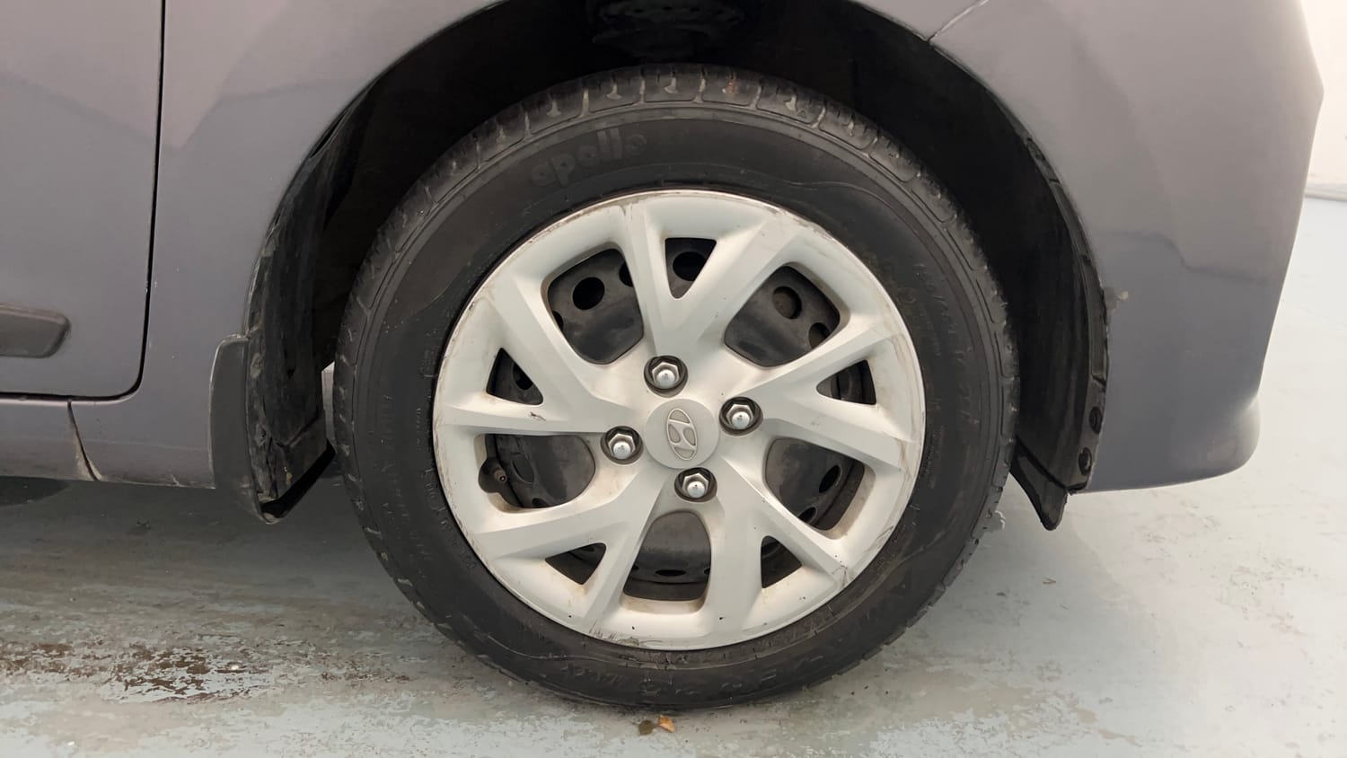Used 2018 Hyundai Grand i10 Sportz 1.2 Kappa VTVT Petrol Manual tyres RIGHT FRONT TYRE RIM VIEW
