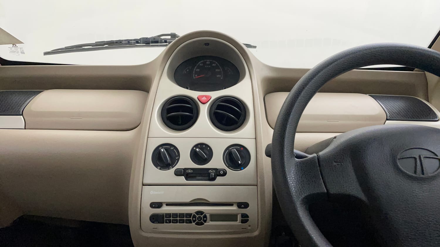 Used 2015 Tata Nano Twist XT Petrol Manual interior MUSIC SYSTEM & AC CONTROL VIEW