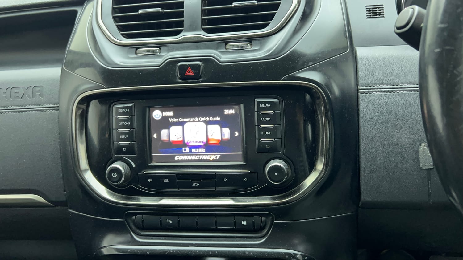 Used 2018 Tata Hexa XTA 4x2 7 STR Diesel Automatic top_features Touch screen infotainment system