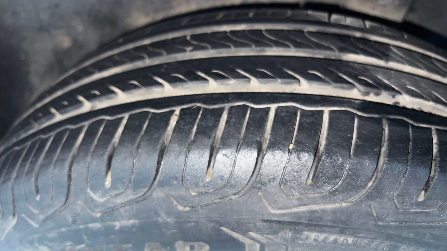 Used 2018 Volkswagen Ameo Trendline 1.0L (P) Petrol Manual tyres LEFT REAR TYRE TREAD VIEW