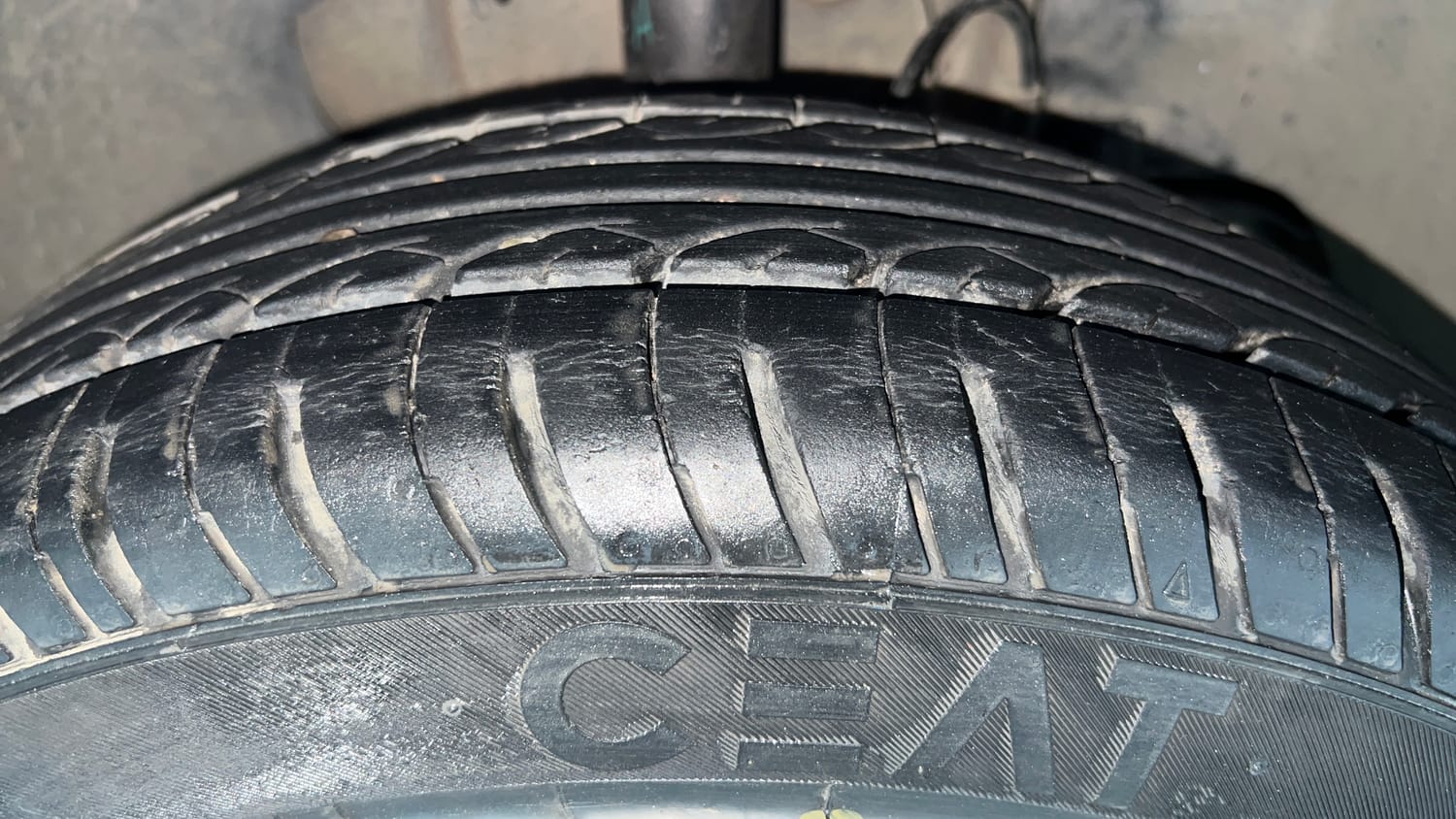 Used 2017 Tata Tiago Revotron XZ w/o Alloy Petrol Manual tyres RIGHT FRONT TYRE TREAD VIEW