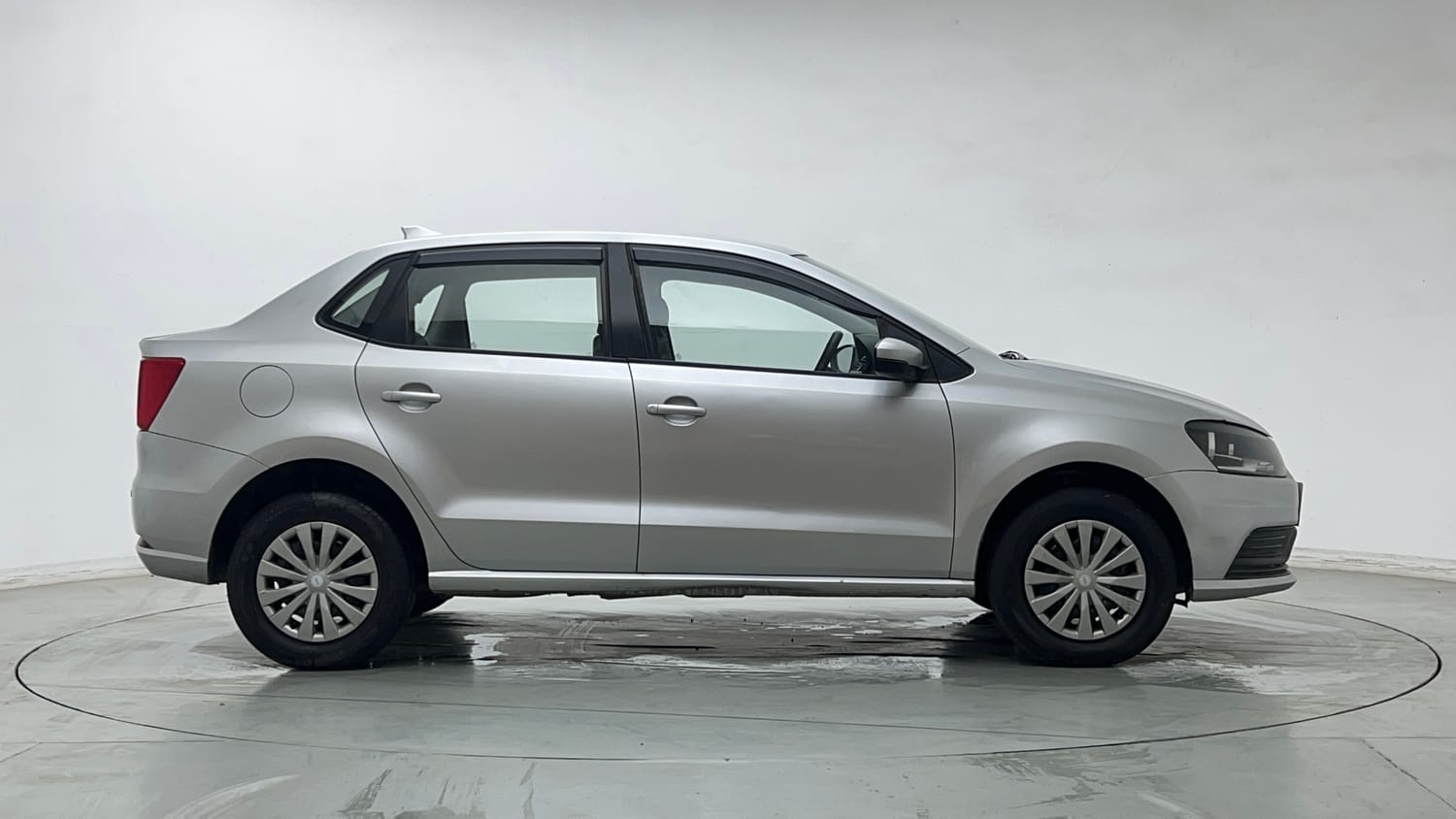 Used 2018 Volkswagen Ameo Trendline 1.0L (P) Petrol Manual exterior RIGHT SIDE VIEW