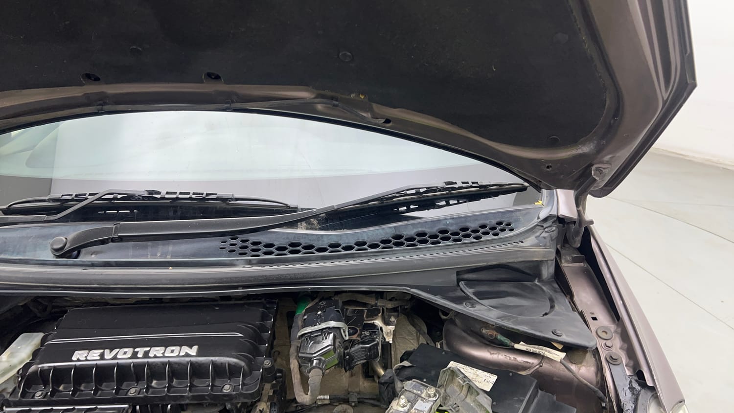 Used 2017 Tata Tiago Revotron XZ w/o Alloy Petrol Manual engine ENGINE LEFT SIDE HINGE & APRON VIEW