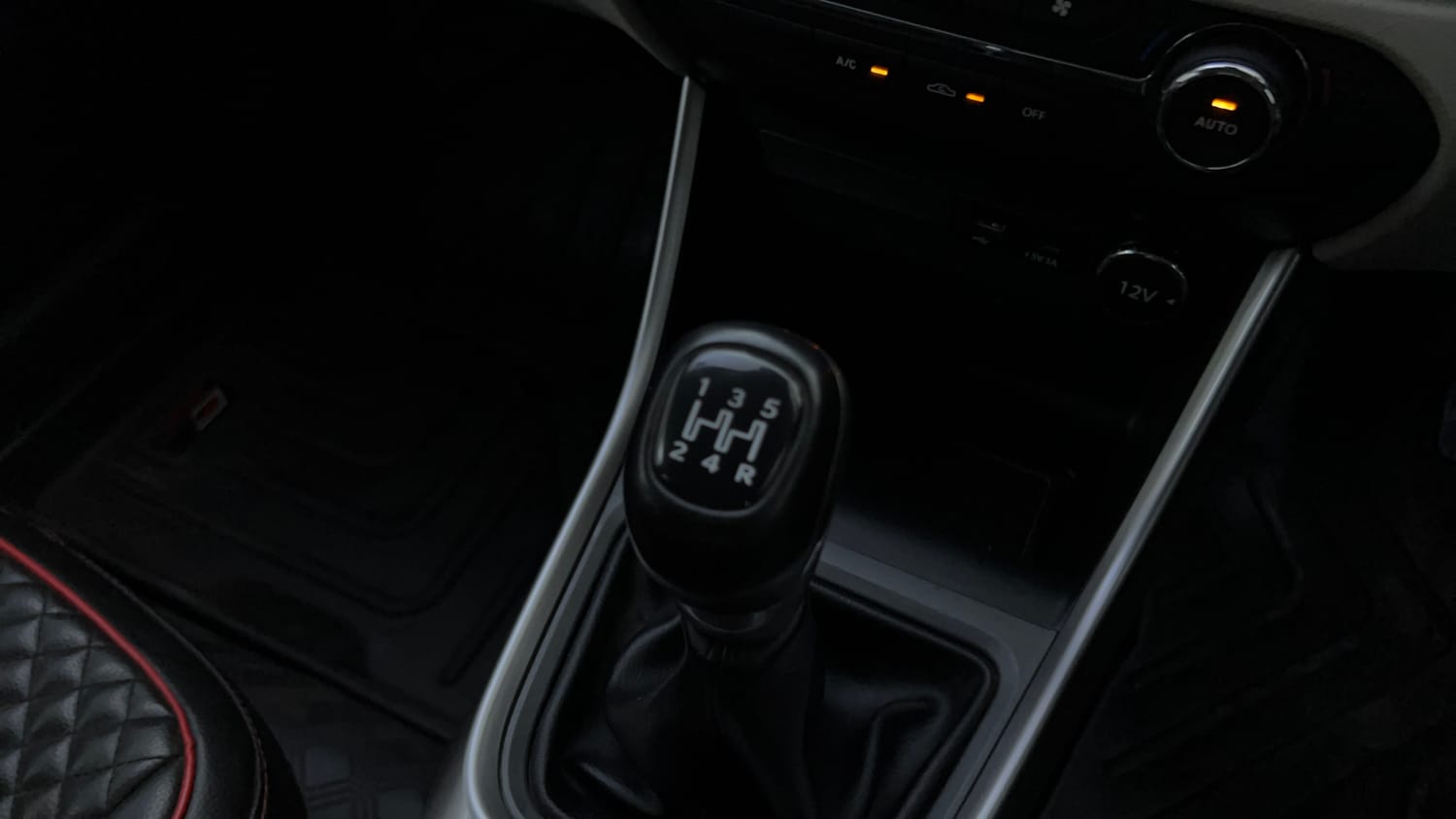 Used 2023 Tata Altroz XZ Diesel Diesel Manual interior GEAR  KNOB VIEW