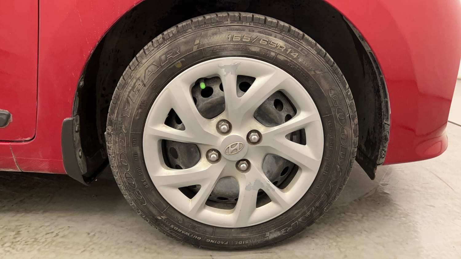 Used 2017 Hyundai Grand i10 Sportz (O) 1.2 Kappa VTVT Petrol Manual tyres RIGHT FRONT TYRE RIM VIEW