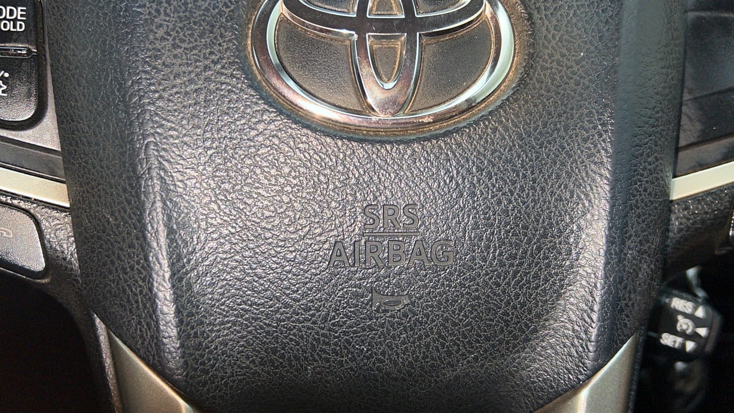 Used 2022 Toyota Innova Crysta GX 2.7 AT 7 STR Petrol Automatic top_features Airbags