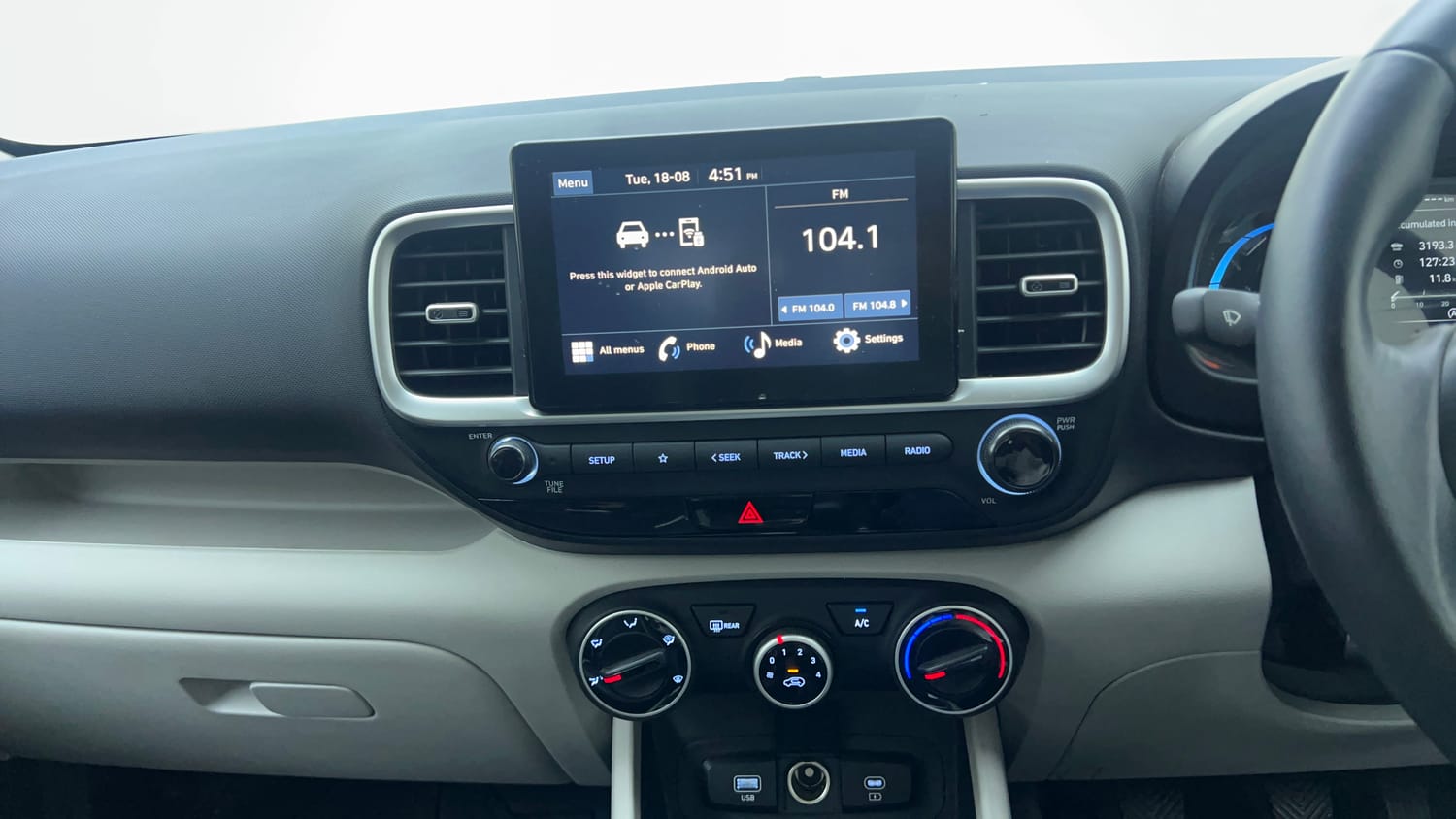 Used 2025 Hyundai Venue S (O) 1.2 Petrol Petrol Manual top_features Integrated (in-dash) music system