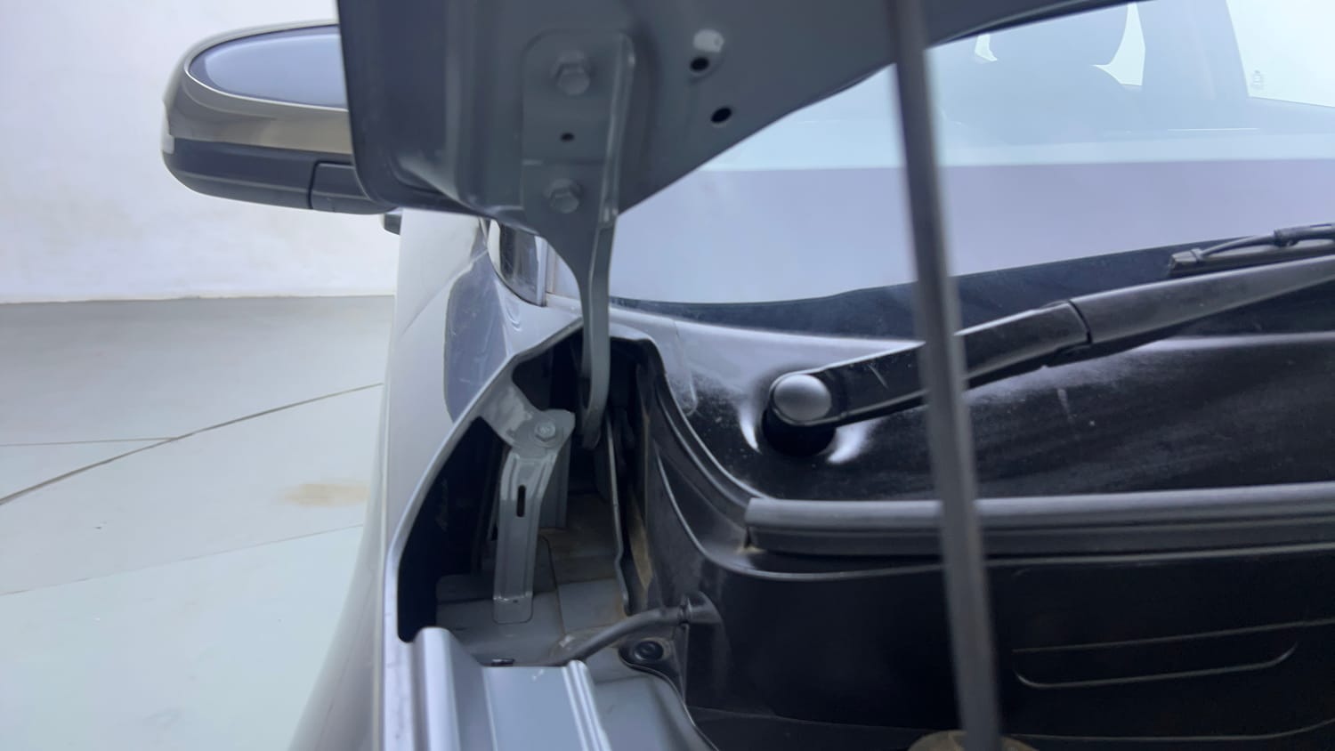 Used 2025 Hyundai Venue S (O) 1.2 Petrol Petrol Manual engine ENGINE RIGHT SIDE HINGE & APRON VIEW