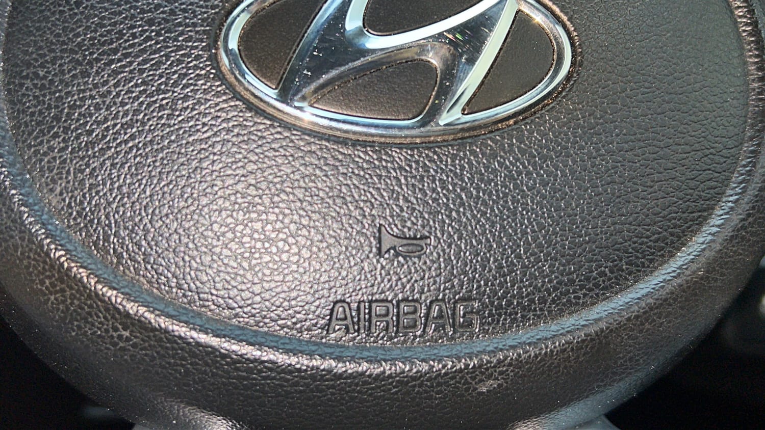 Used 2023 Hyundai i20 Asta (O) 1.2 IVT Petrol Automatic top_features Airbags
