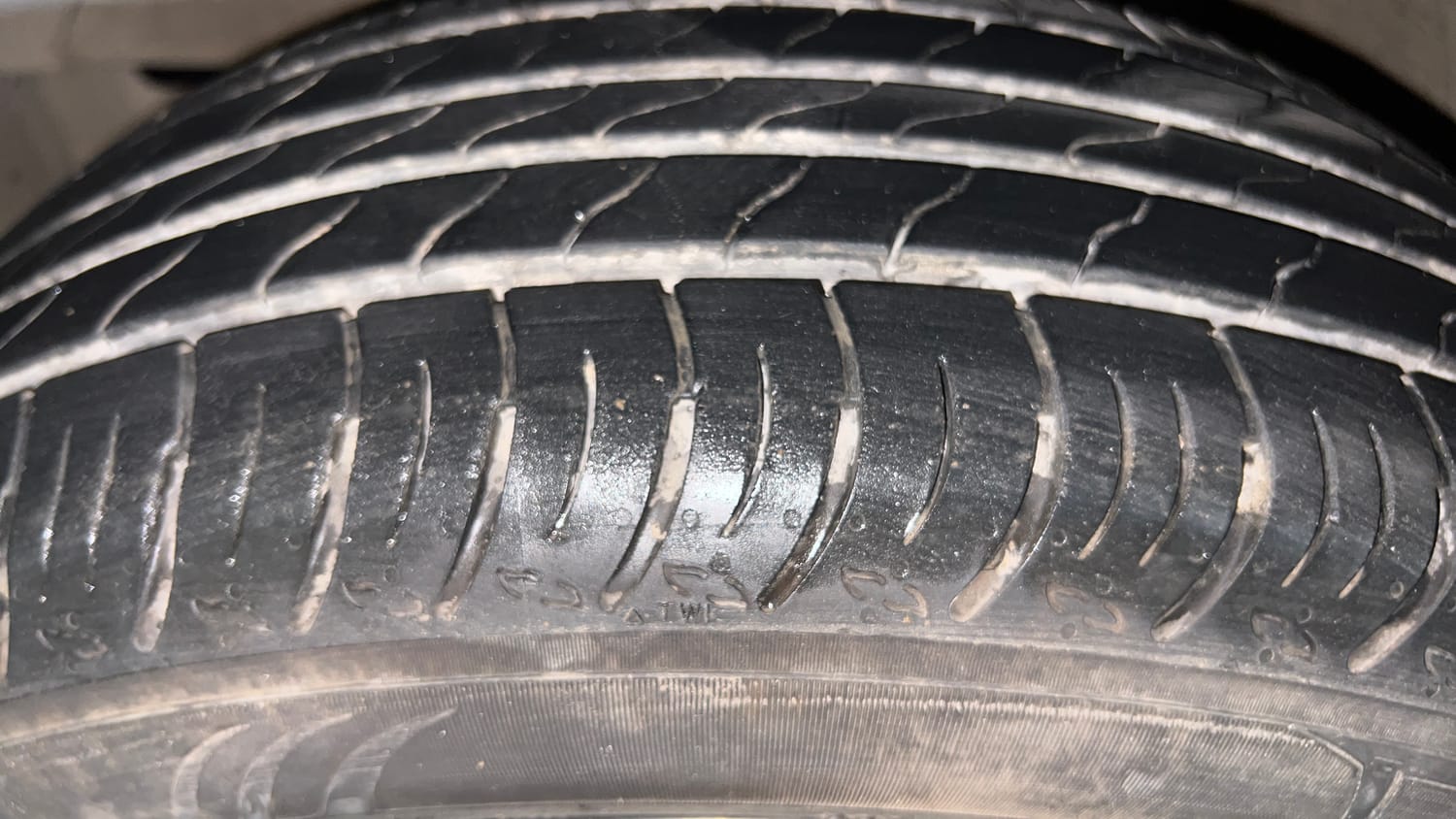 Used 2024 Maruti Suzuki Fronx Delta Plus (O) 1.2L MT Petrol Manual tyres LEFT FRONT TYRE TREAD VIEW