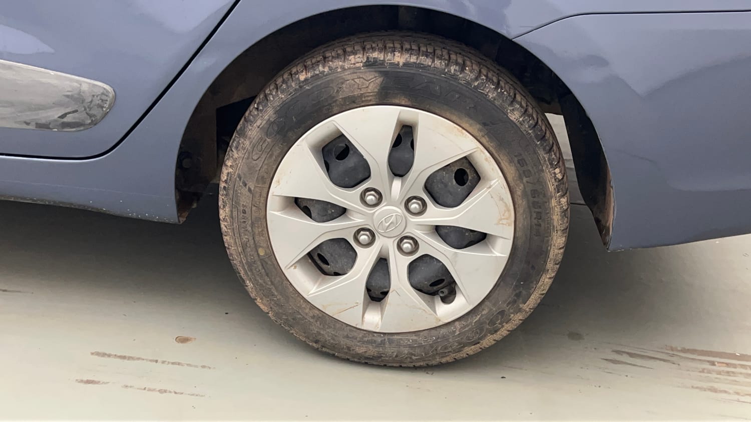 Used 2015 Hyundai Xcent S 1.2 Petrol Manual tyres LEFT REAR TYRE RIM VIEW