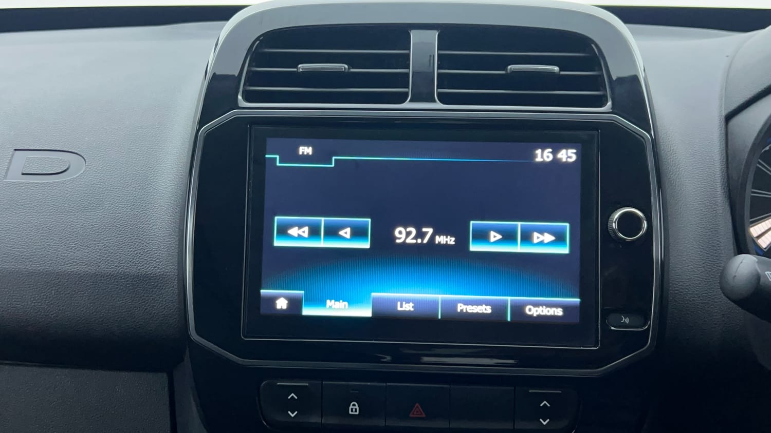 Used 2024 Renault Kwid RXT 1.0 AMT Petrol Automatic top_features Touch screen infotainment system
