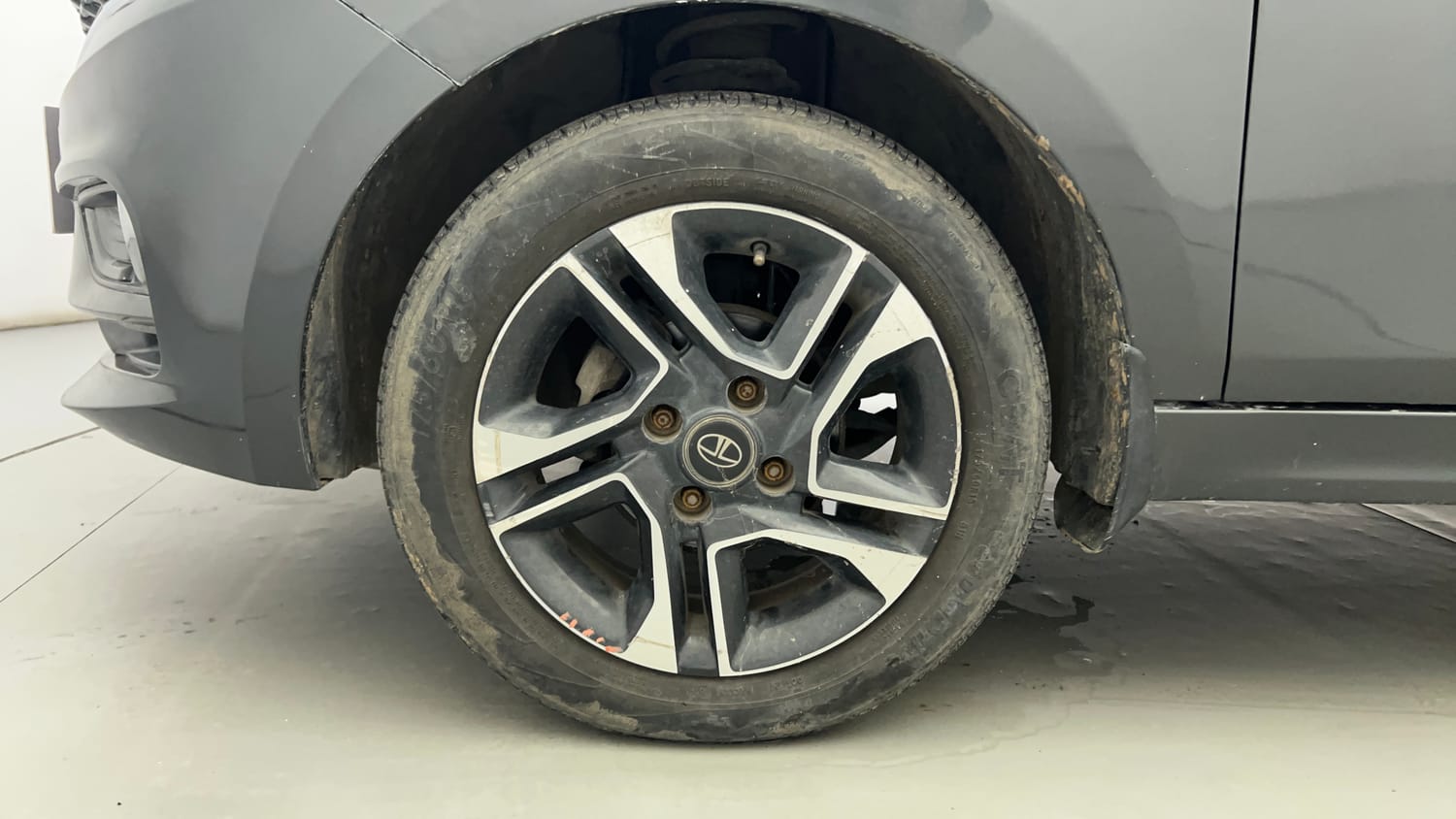 Used 2020 Tata Tiago Revotron XZ Plus Petrol Manual tyres LEFT FRONT TYRE RIM VIEW
