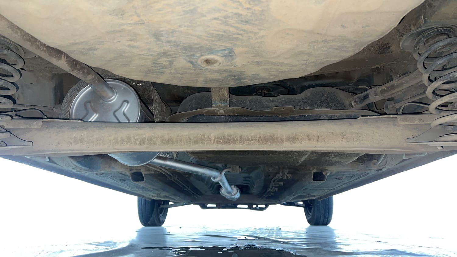 Used 2021 Renault Kwid RXT 1.0 AMT (O) Petrol Automatic extra REAR UNDERBODY VIEW (TAKEN FROM REAR)
