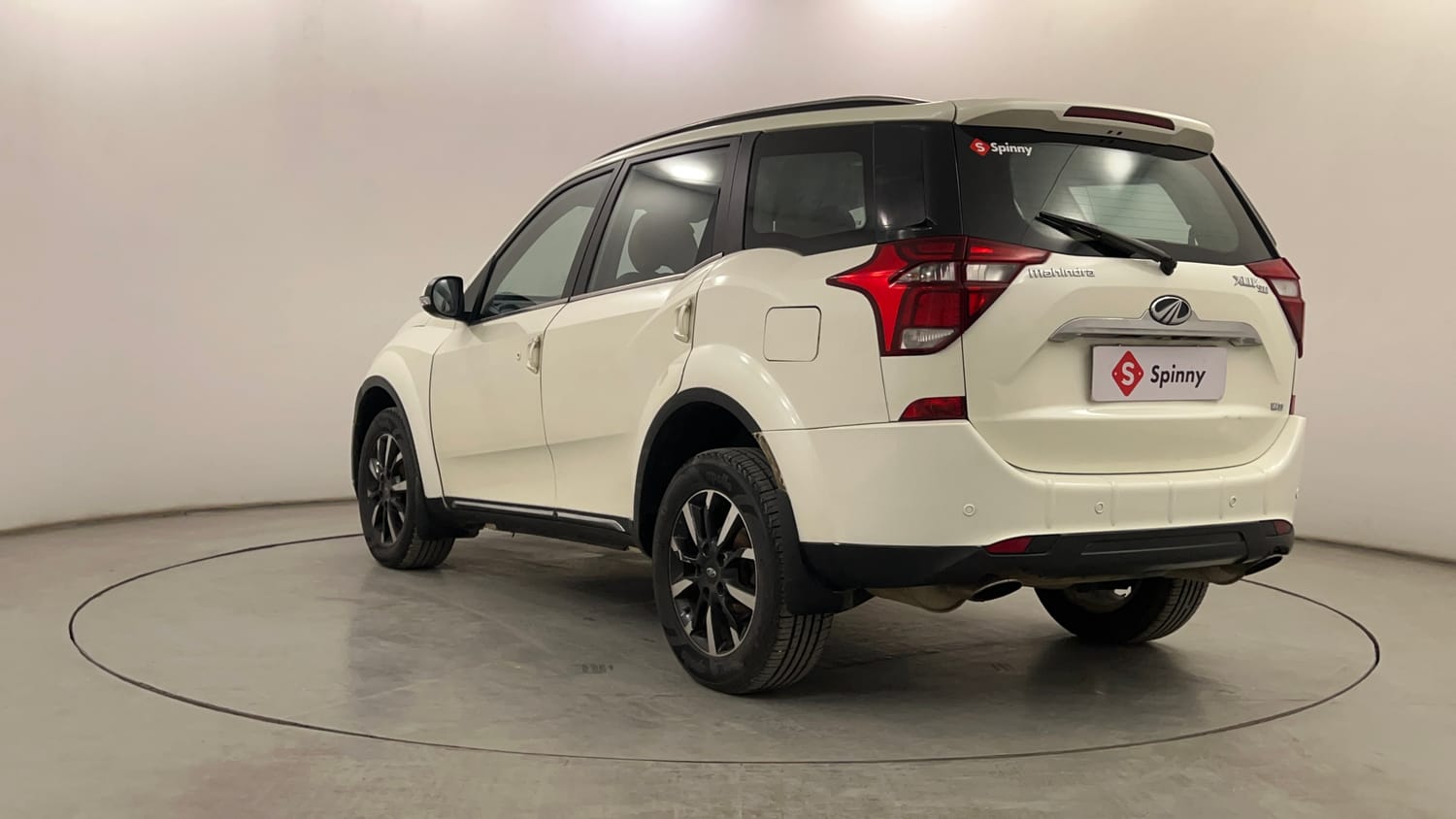 Used 2018 Mahindra XUV500 W11 Diesel Manual exterior LEFT REAR CORNER VIEW