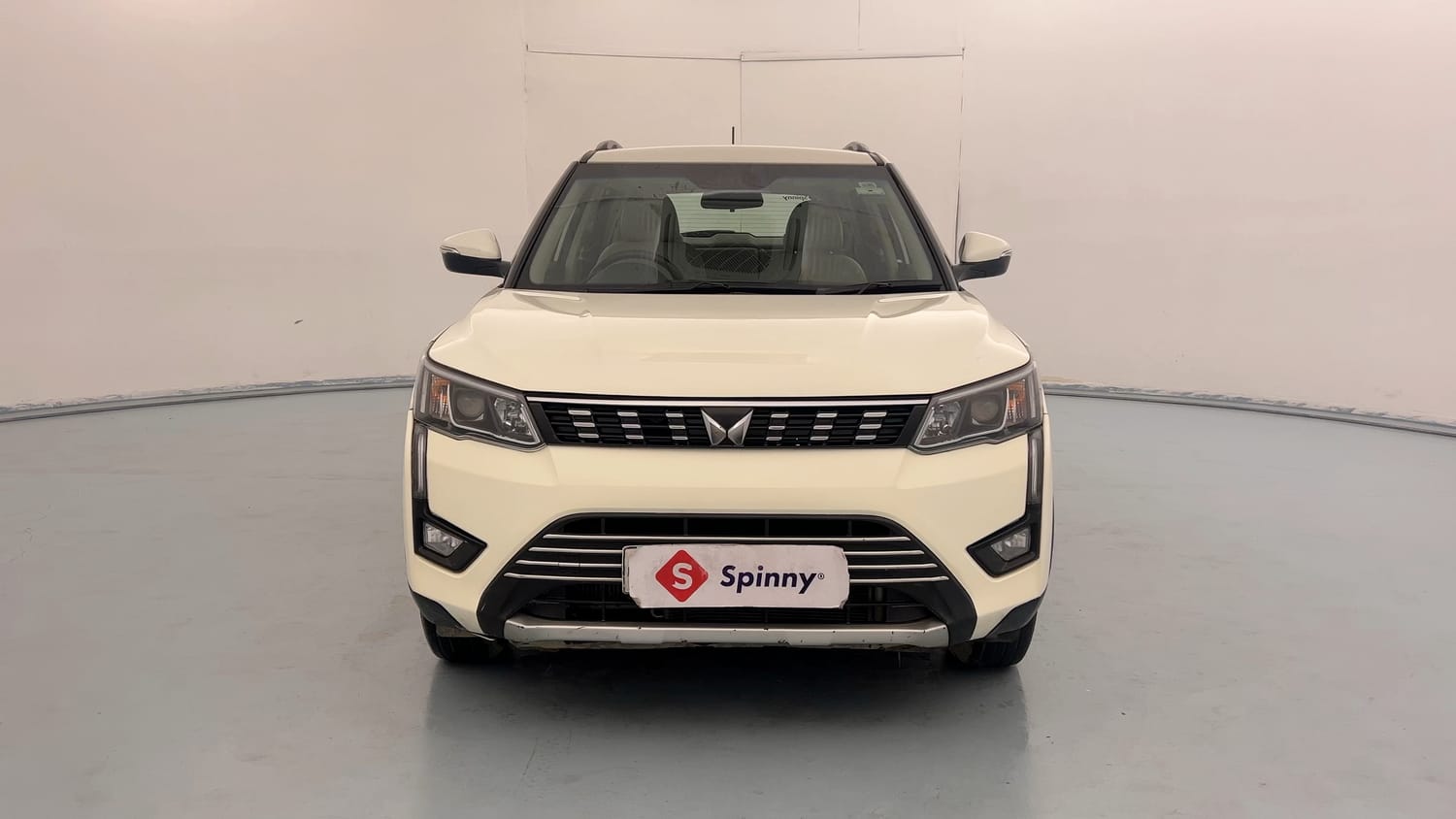 Used 2023 Mahindra XUV 300 W8 1.2 Petrol Petrol Manual exterior FRONT VIEW