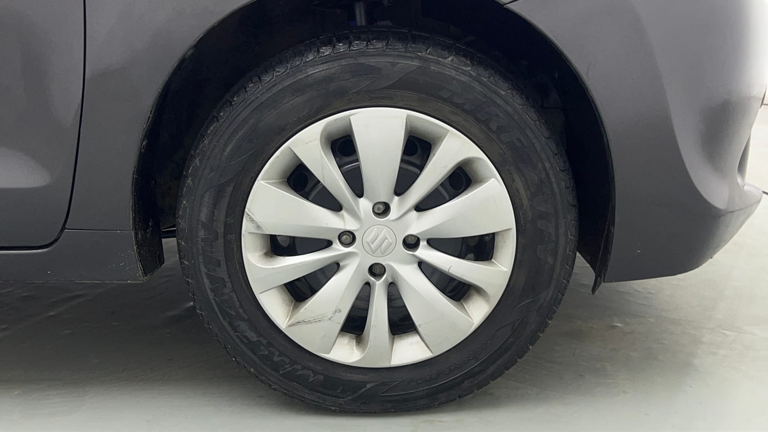 Used 2017 Maruti Suzuki Baleno Delta 1.2 Petrol Manual tyres RIGHT FRONT TYRE RIM VIEW