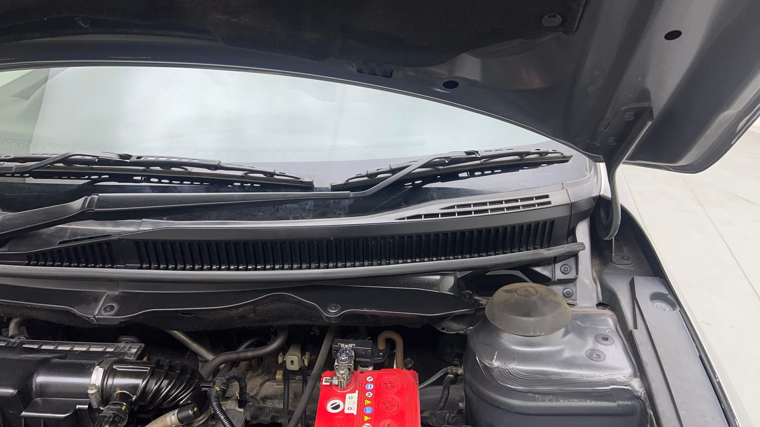Used 2018 Maruti Suzuki Ciaz Alpha Hybrid 1.5 AT Petrol Automatic engine ENGINE LEFT SIDE HINGE & APRON VIEW