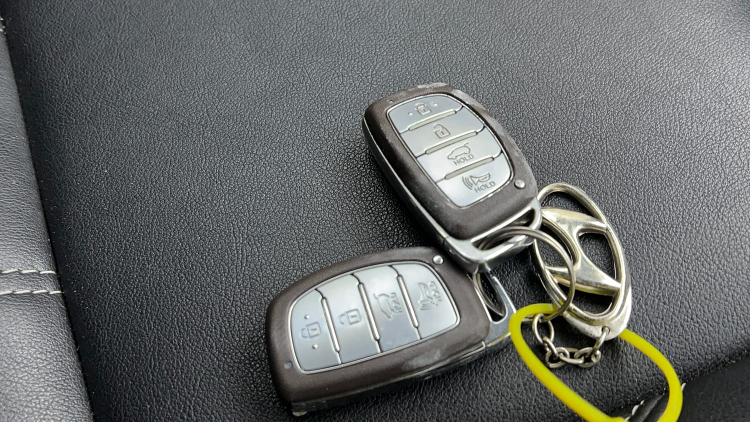 Used 2023 Hyundai i20 Asta (O) 1.2 IVT Petrol Automatic extra CAR KEY VIEW