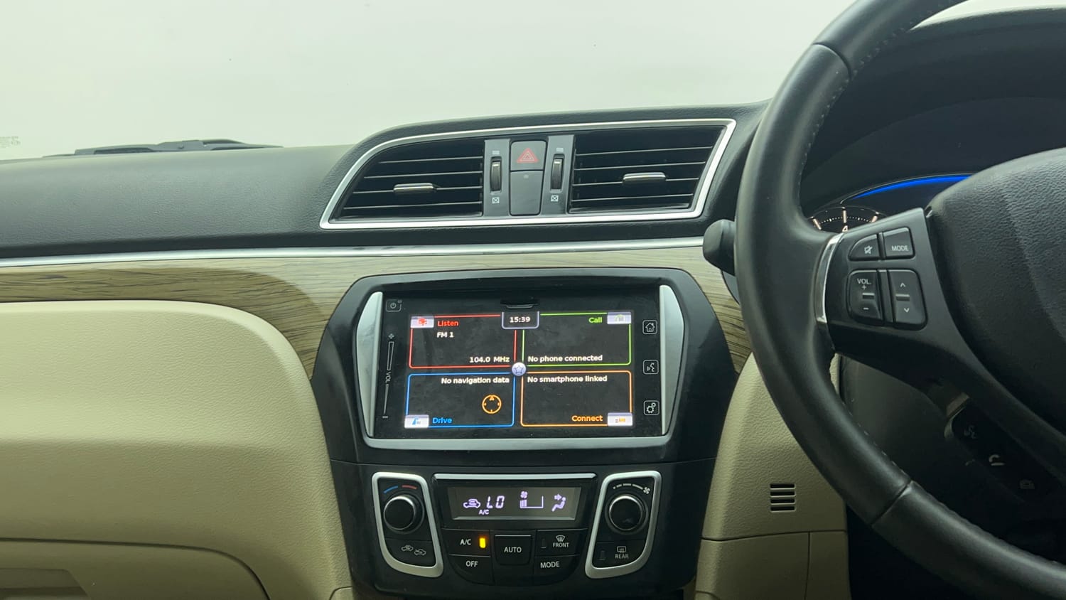 Used 2018 Maruti Suzuki Ciaz Alpha Hybrid 1.5 AT Petrol Automatic top_features Integrated (in-dash) music system