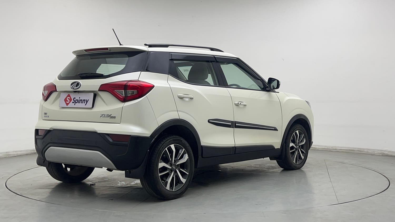 Used 2022 Mahindra XUV 300 W8 (O) 1.2 Petrol AMT Petrol Automatic exterior RIGHT REAR CORNER VIEW