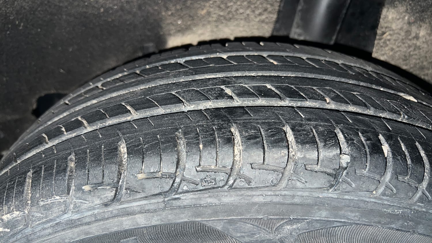 Used 2017 Maruti Suzuki Baleno Delta 1.2 Petrol Manual tyres LEFT REAR TYRE TREAD VIEW