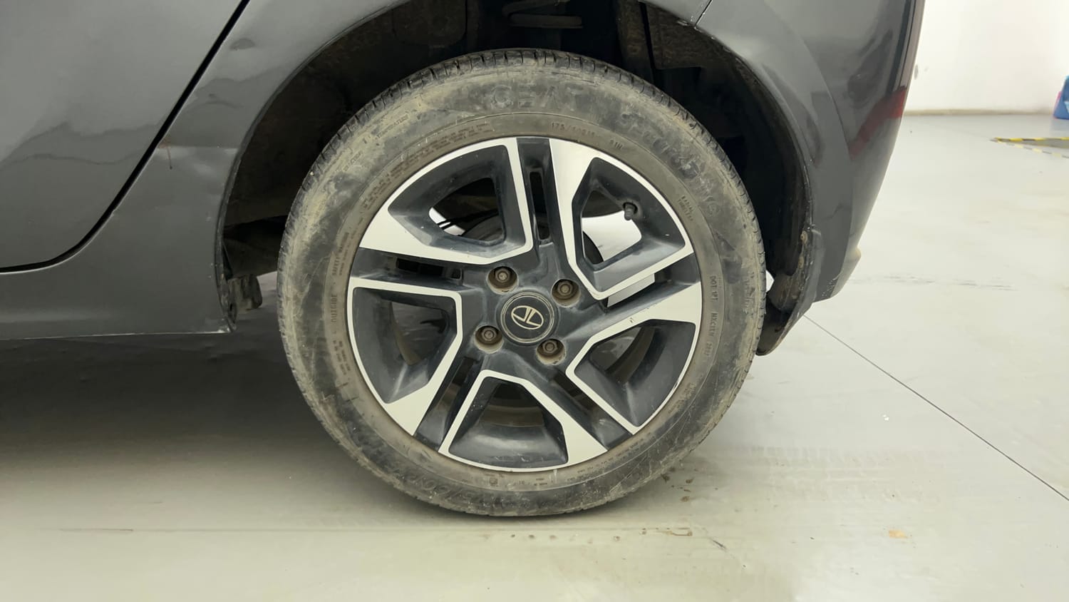 Used 2020 Tata Tiago Revotron XZ Plus Petrol Manual tyres LEFT REAR TYRE RIM VIEW