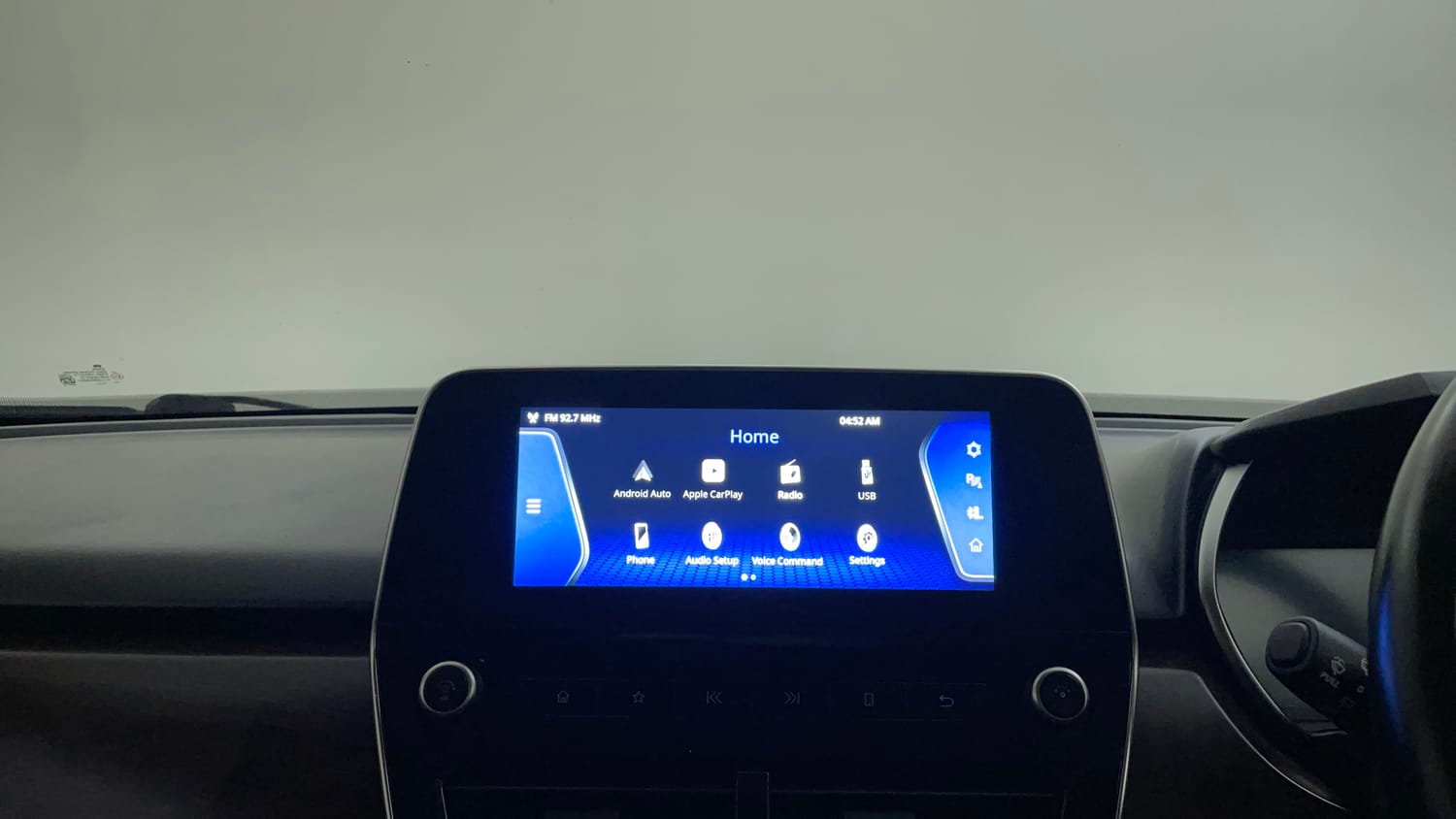 Used 2022 Tata Harrier XZA Plus Dual Tone Diesel Automatic top_features Integrated (in-dash) music system