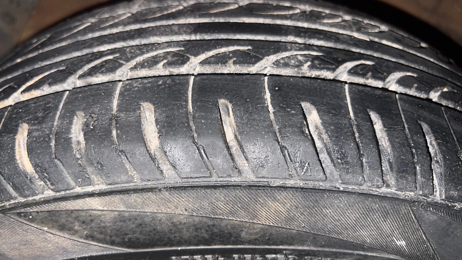 Used 2016 Hyundai Grand i10 Sportz 1.2 Kappa VTVT Petrol Manual tyres LEFT FRONT TYRE TREAD VIEW
