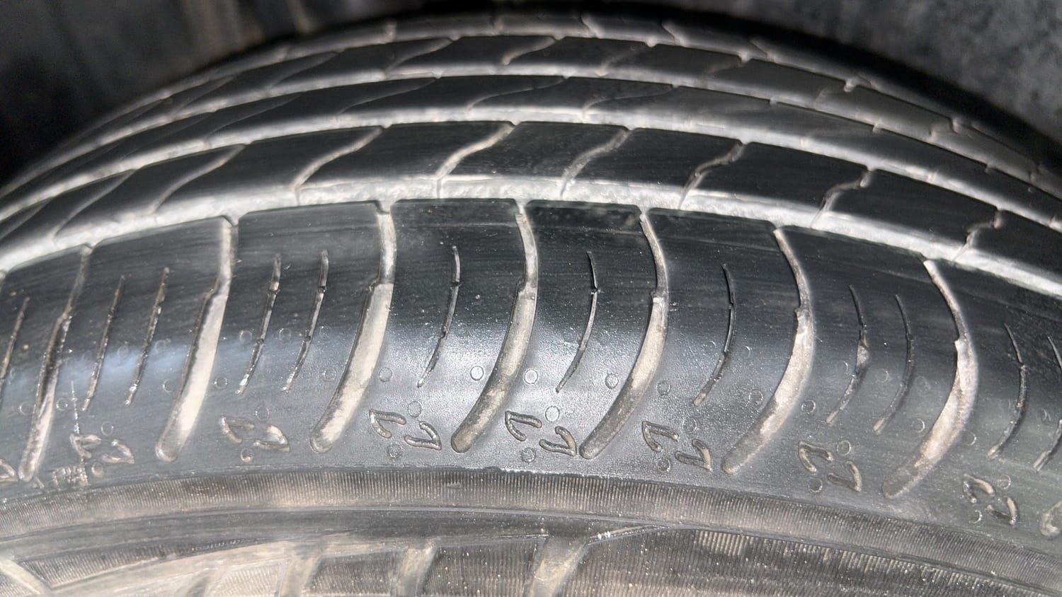 Used 2024 Maruti Suzuki Fronx Delta Plus (O) 1.2L MT Petrol Manual tyres RIGHT REAR TYRE TREAD VIEW