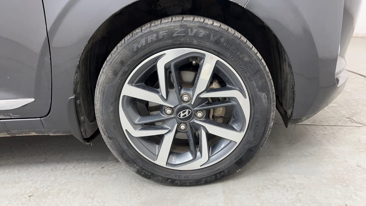 Used 2021 Hyundai Grand i10 Nios Sportz AMT 1.2 Kappa VTVT Petrol Automatic tyres RIGHT FRONT TYRE RIM VIEW