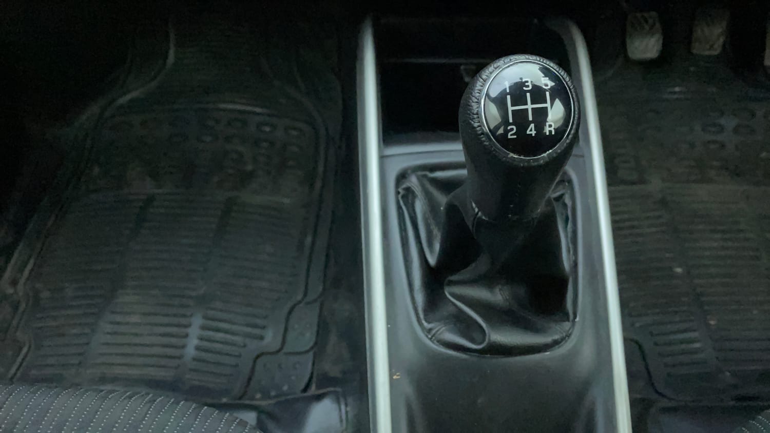 Used 2018 Maruti Suzuki Baleno Delta 1.2 Petrol Manual interior GEAR  KNOB VIEW