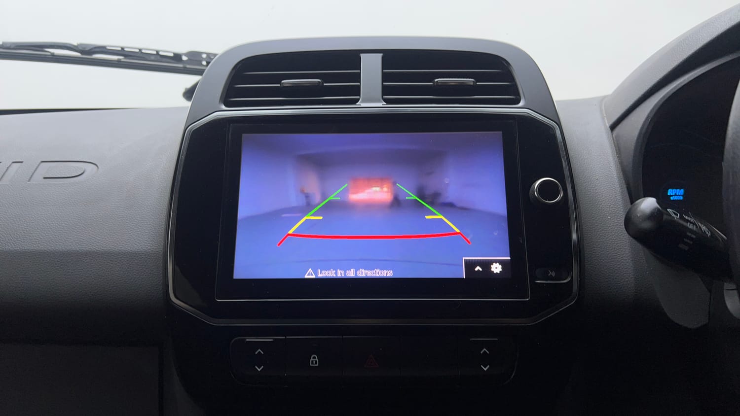 Used 2021 Renault Kwid RXT 1.0 AMT (O) Petrol Automatic top_features Rear camera