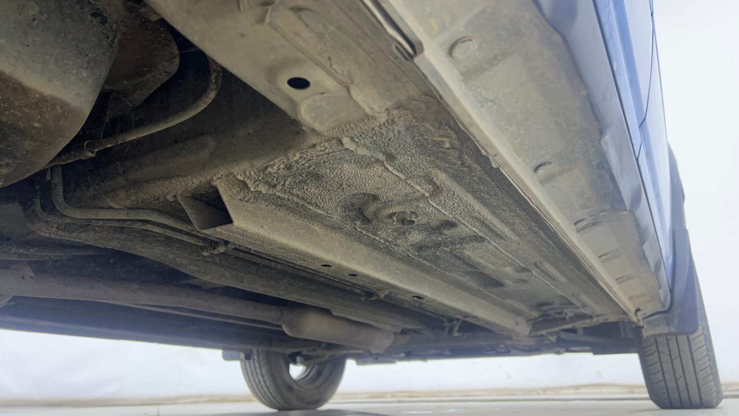 Used 2021 Renault Kiger RXT AMT Dual Tone Petrol Automatic extra REAR RIGHT UNDERBODY VIEW