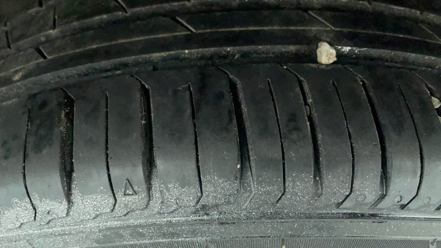 Used 2018 Maruti Suzuki Baleno Delta 1.2 Petrol Manual tyres LEFT FRONT TYRE TREAD VIEW